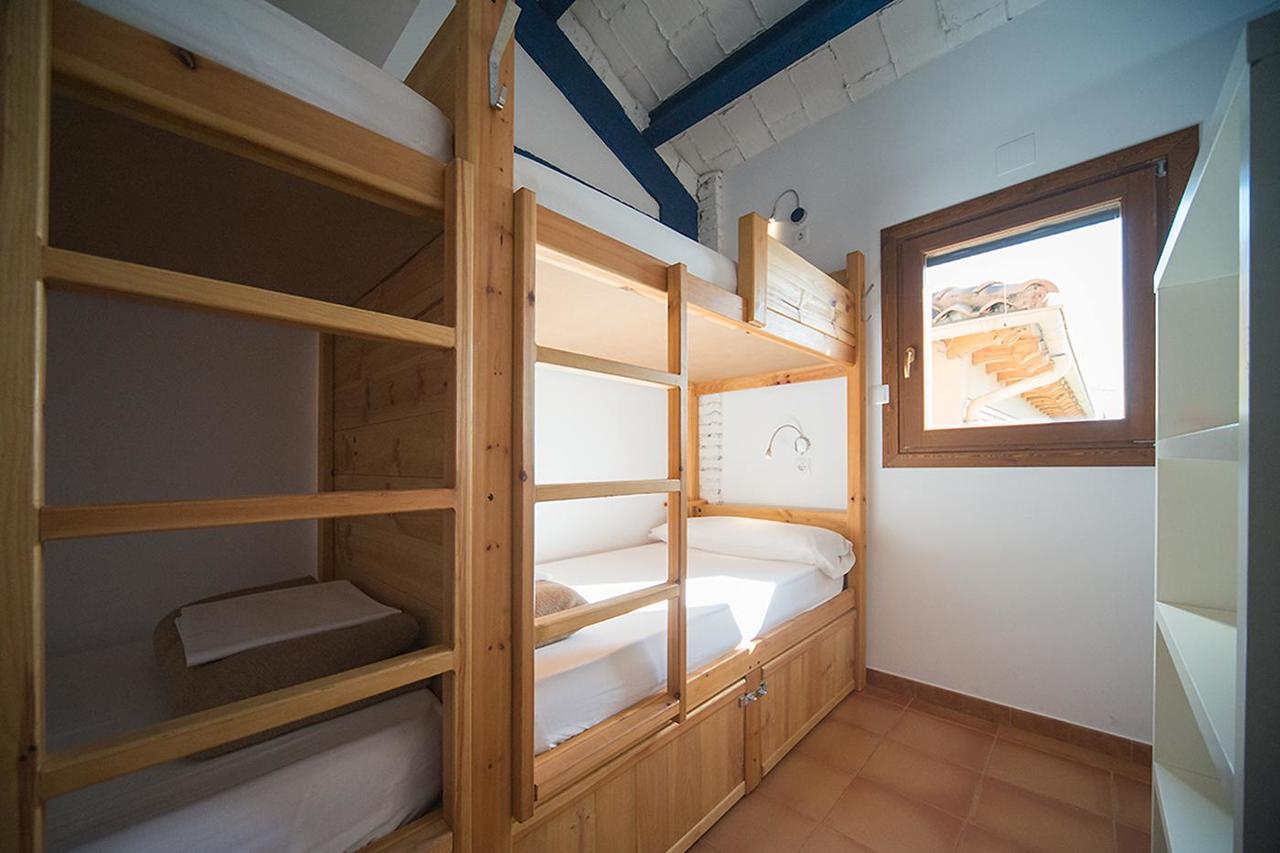 Crux Albergue Adahuesca Exteriör bild