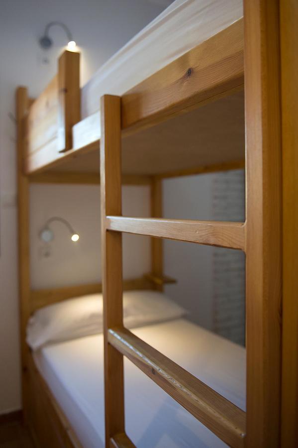 Crux Albergue Adahuesca Exteriör bild