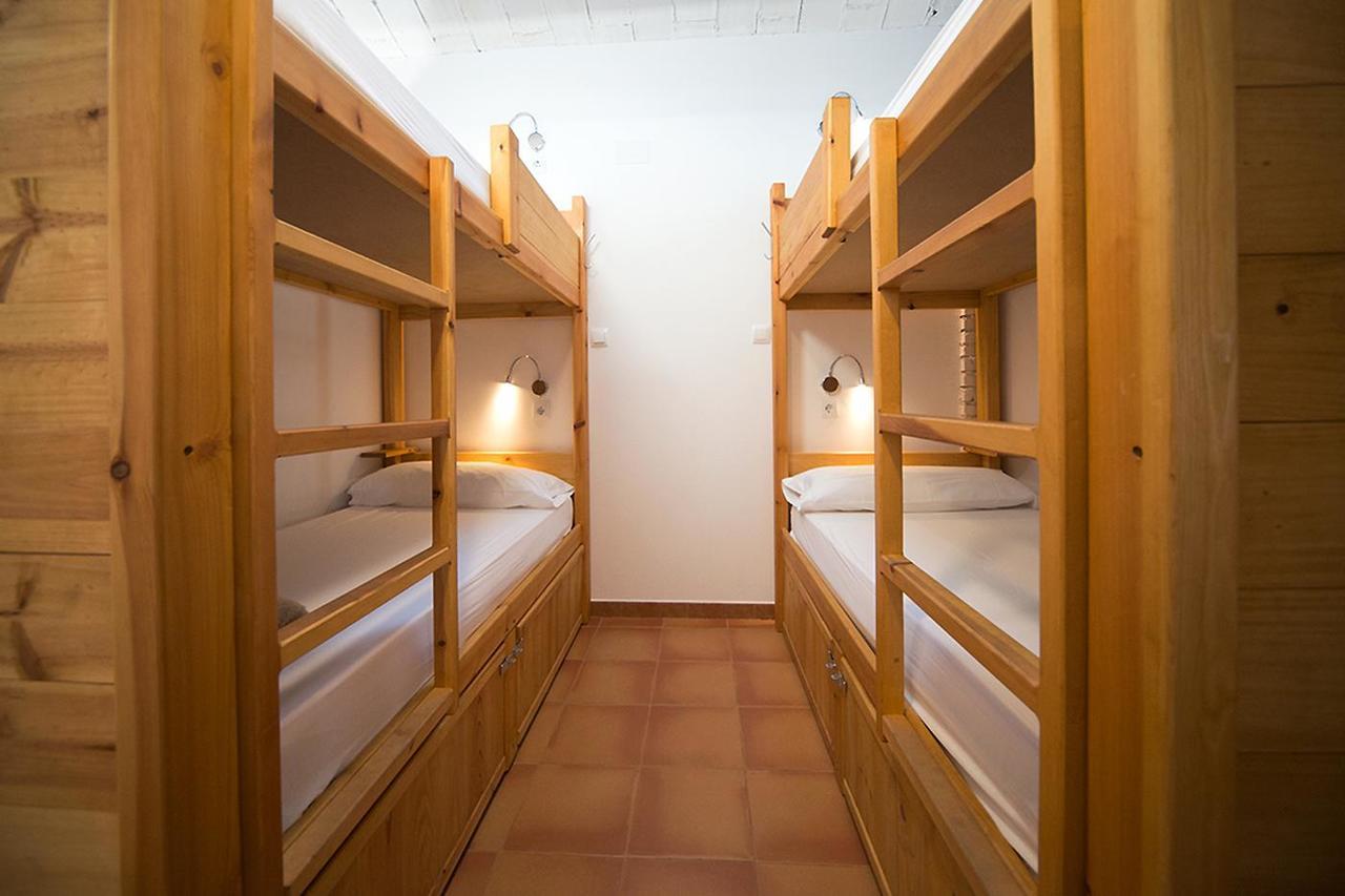 Crux Albergue Adahuesca Exteriör bild