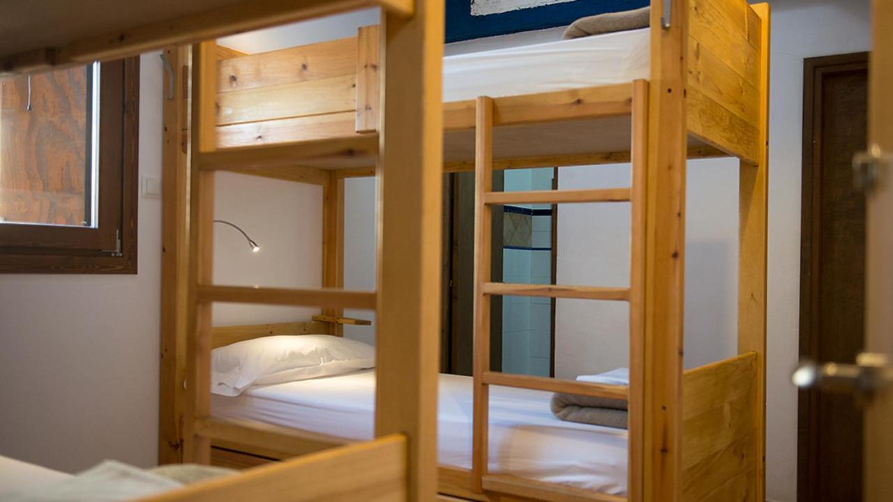 Crux Albergue Adahuesca Exteriör bild